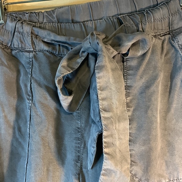 Susina Tencel Lyocell Raw Hem Wide Leg Pants in Ebony Gray Lounge Cropped XS - Picture 6 of 14